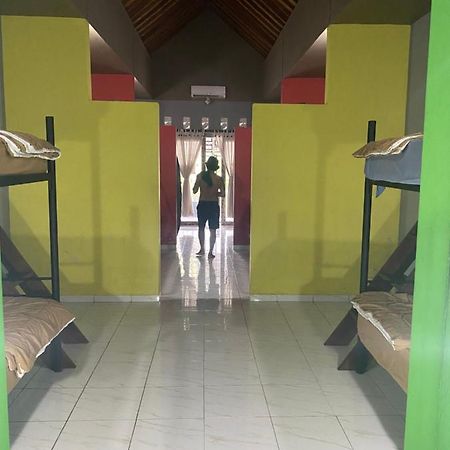 Paca'S Reggae Bar & Hostel Ambat Exterior photo