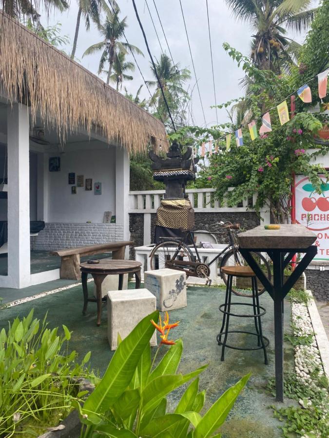 Paca'S Reggae Bar & Hostel Ambat Exterior photo